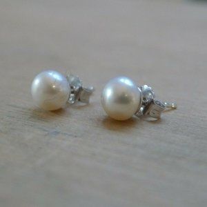 NWT Made in Italy 7mm Natural Freshwater Pearl 925 Sterling Silver Earrings